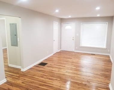 2467 Calvin Avenue - Photo Thumbnail 7