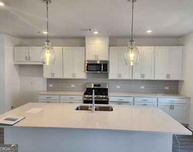 101 Holt Lane - Photo Thumbnail 7