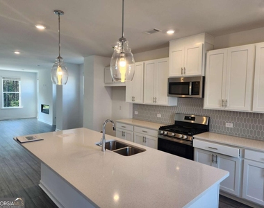 101 Holt Lane - Photo Thumbnail 10