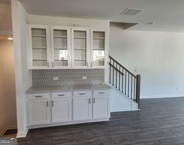 101 Holt Lane - Photo Thumbnail 9