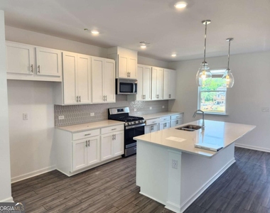 101 Holt Lane - Photo Thumbnail 15