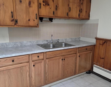 605 Broadway - Photo Thumbnail 1