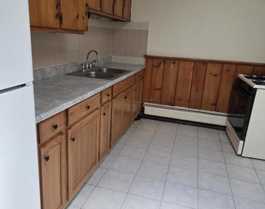 605 Broadway - Photo Thumbnail 2