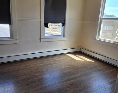 605 Broadway - Photo Thumbnail 4