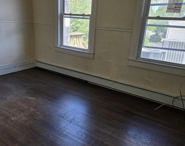 605 Broadway - Photo Thumbnail 3