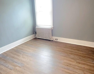 2402 Auburn Terrace - Photo Thumbnail 3