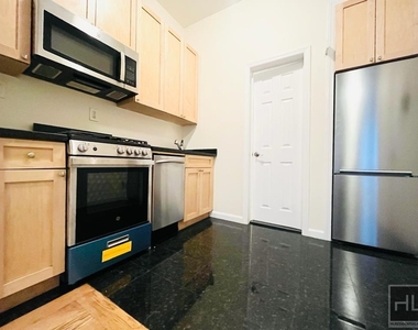 West 55 Street - Photo Thumbnail 3
