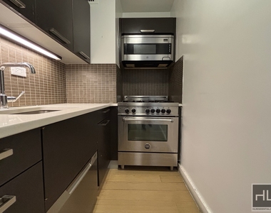 East 39th Street - Photo Thumbnail 2