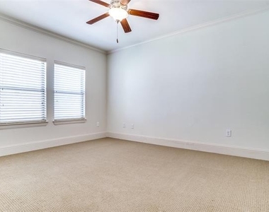 6517 Del Norte Lane - Photo Thumbnail 20