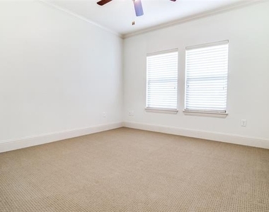 6517 Del Norte Lane - Photo Thumbnail 18