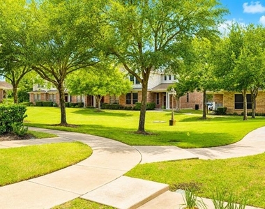 2743 Hyde Park Drive - Photo Thumbnail 4