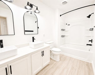 2743 Hyde Park Drive - Photo Thumbnail 16