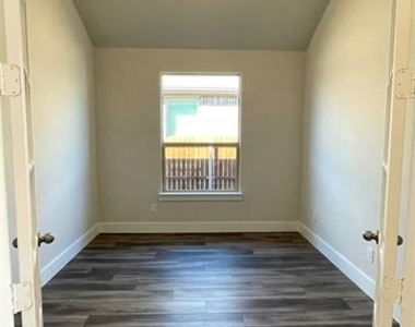 1829 Arbor Drive - Photo Thumbnail 6