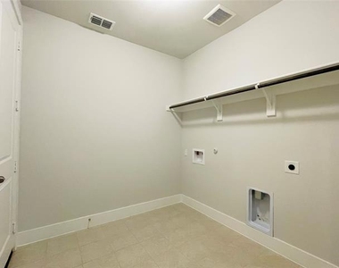 1829 Arbor Drive - Photo Thumbnail 20