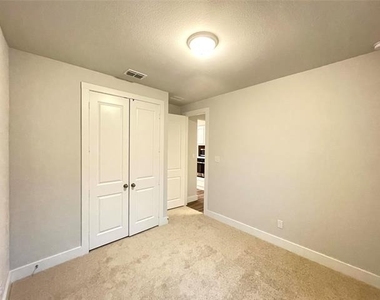 1829 Arbor Drive - Photo Thumbnail 15