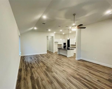 1829 Arbor Drive - Photo Thumbnail 8