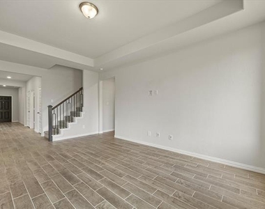 1410 Crossford Trail - Photo Thumbnail 9