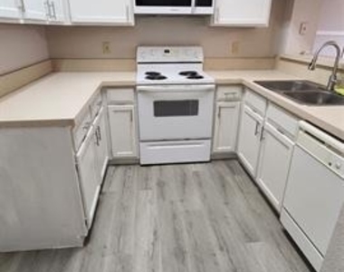 520 Kirkland Drive - Photo Thumbnail 4