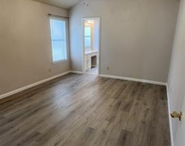 520 Kirkland Drive - Photo Thumbnail 6