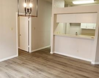 520 Kirkland Drive - Photo Thumbnail 3