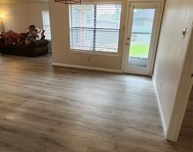 520 Kirkland Drive - Photo Thumbnail 5