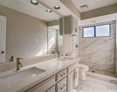 3301 Darion Lane - Photo Thumbnail 25