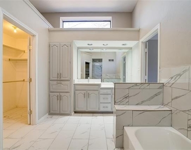 3301 Darion Lane - Photo Thumbnail 18