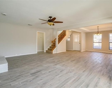 3301 Darion Lane - Photo Thumbnail 6