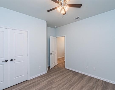 4128 Mart Street - Photo Thumbnail 6