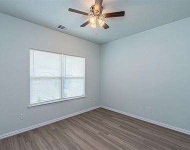 4128 Mart Street - Photo Thumbnail 4