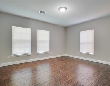 3402 Lawnview Avenue - Photo Thumbnail 13