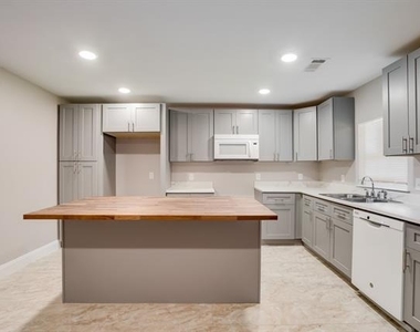3402 Lawnview Avenue - Photo Thumbnail 7