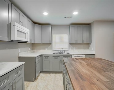 3402 Lawnview Avenue - Photo Thumbnail 8