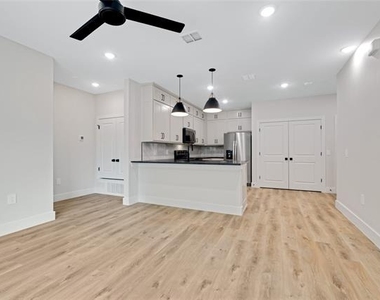 408 Foch Street - Photo Thumbnail 1