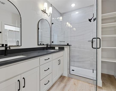 408 Foch Street - Photo Thumbnail 3