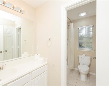 2404 Heather Glen Drive - Photo Thumbnail 32