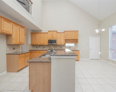 2404 Heather Glen Drive - Photo Thumbnail 14