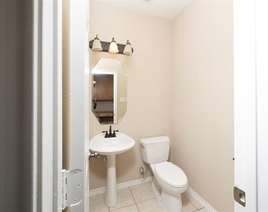 2404 Heather Glen Drive - Photo Thumbnail 11