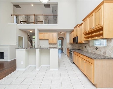 2404 Heather Glen Drive - Photo Thumbnail 15