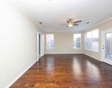 2404 Heather Glen Drive - Photo Thumbnail 22