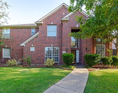 2404 Heather Glen Drive - Photo Thumbnail 2