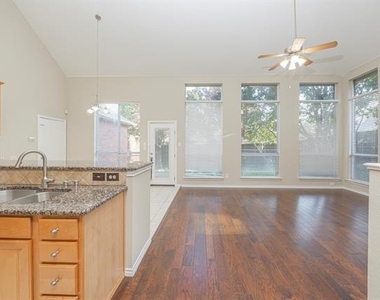 2404 Heather Glen Drive - Photo Thumbnail 13