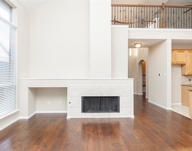 2404 Heather Glen Drive - Photo Thumbnail 18