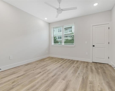 408 Foch Street - Photo Thumbnail 4