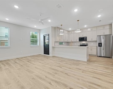 408 Foch Street - Photo Thumbnail 1