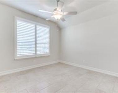 2336 Boatman Drive - Photo Thumbnail 3