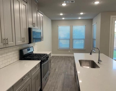 1752 Redding Street - Photo Thumbnail 8