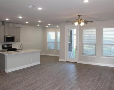 1752 Redding Street - Photo Thumbnail 3