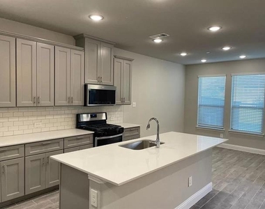 1752 Redding Street - Photo Thumbnail 5