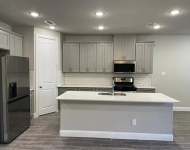 1752 Redding Street - Photo Thumbnail 4